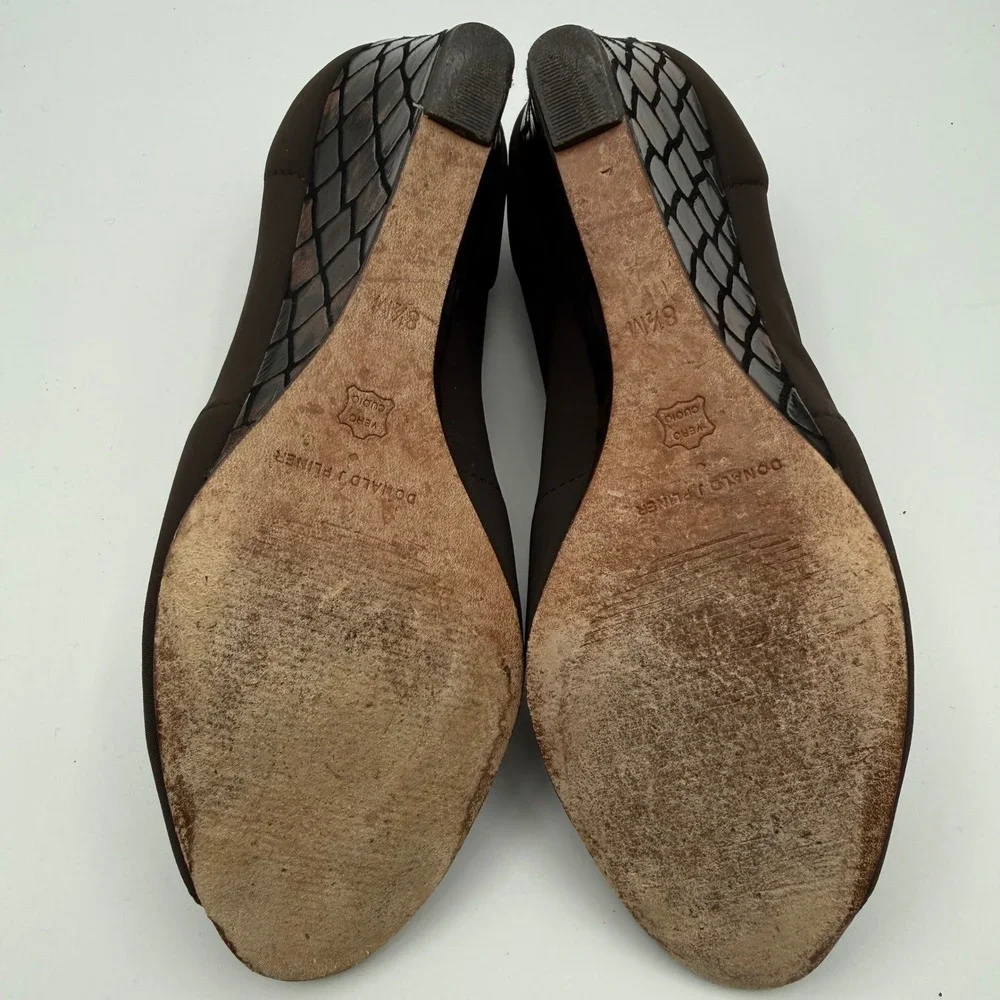 Donald J Pliner Brown Fabric Peep Toe Wedge Pumps Croc Embossed Heel 8.5M